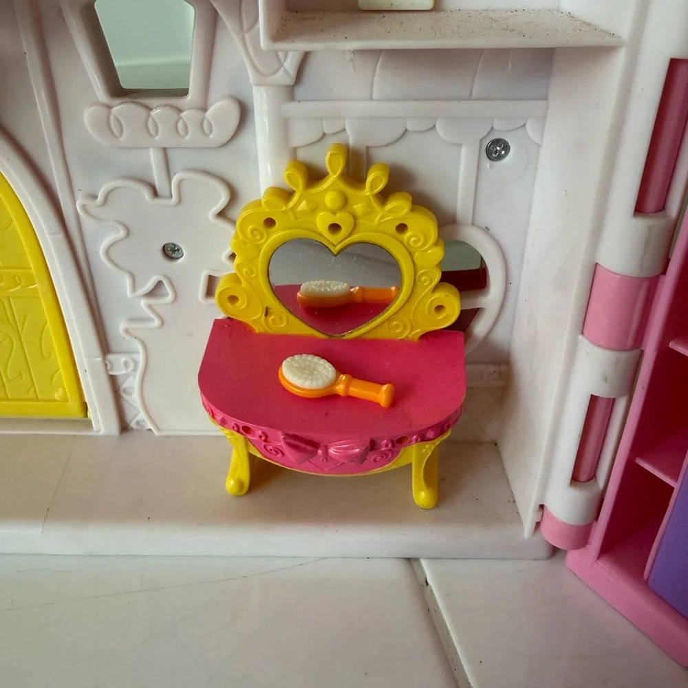 Disney Princess Playset Little Kingdom Play 'n Carry Castle by Hasbro 2016 - Picture 9 of 13